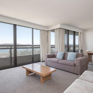 Two-Bedroom Apartment Lake Side Weekly Housekeeping